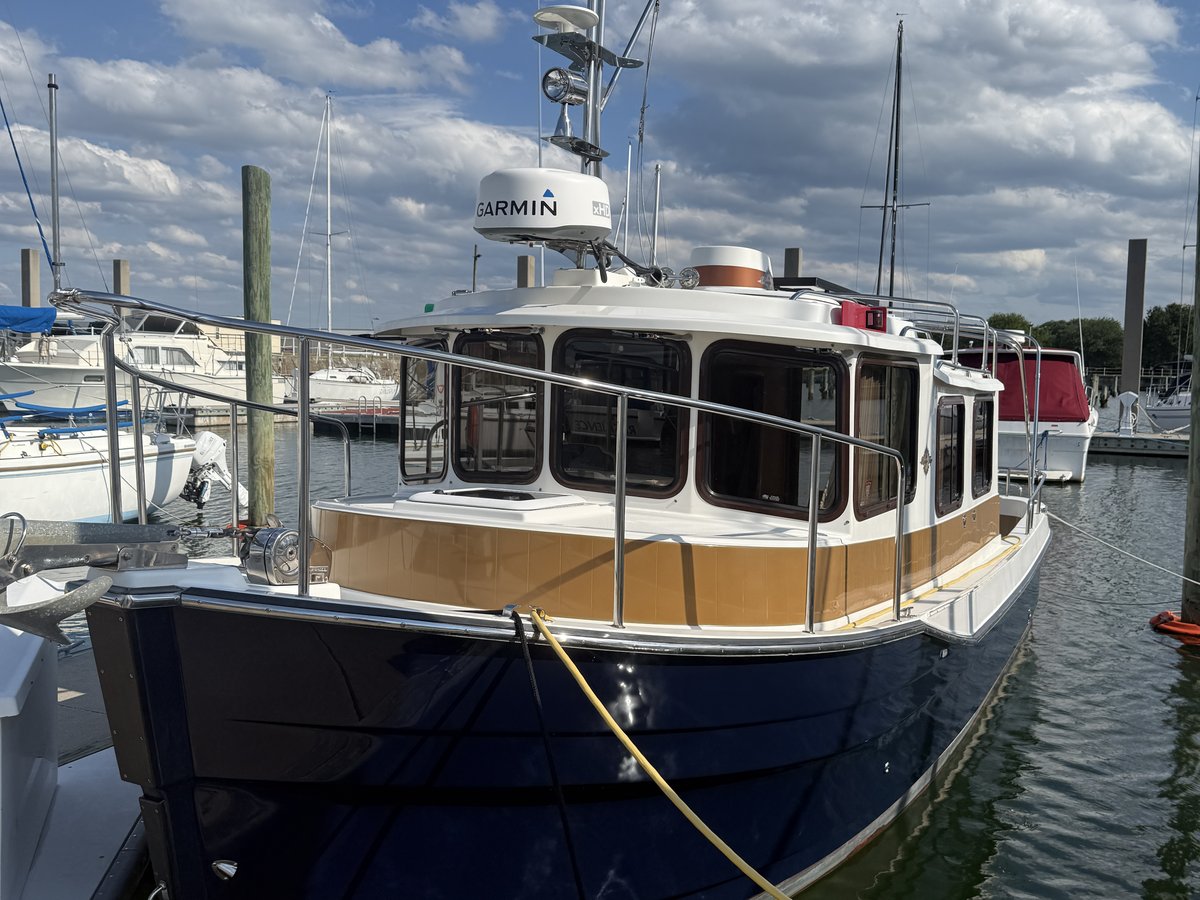 27ft Ranger Tug after Deadrise revival and ceramic coating